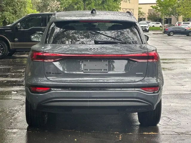 2027 Audi Q6 e-tron Premium quattro photo 5