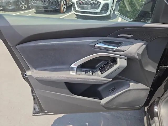 2026 Audi SQ5 Prestige quattro photo 5