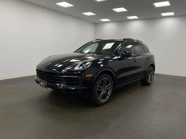 2023 Porsche Cayenne Platinum Edition's photo