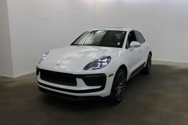 2024 Porsche Macan Base's photo