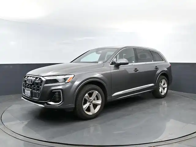 2025 Audi Q7 45 Premium quattro Tiptronic's photo