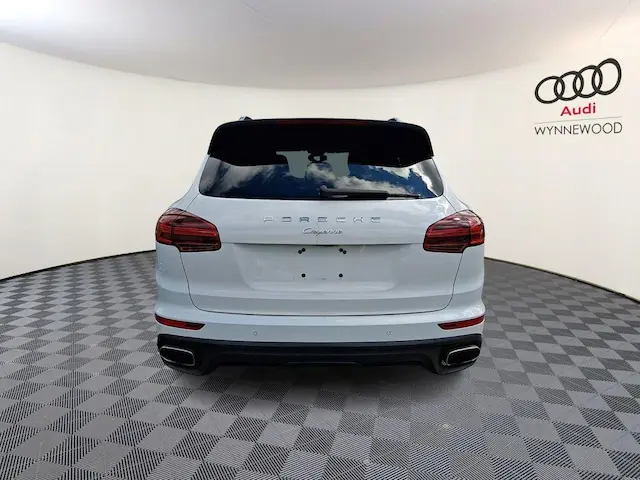 2017 Porsche Cayenne Platinum Edition photo 5