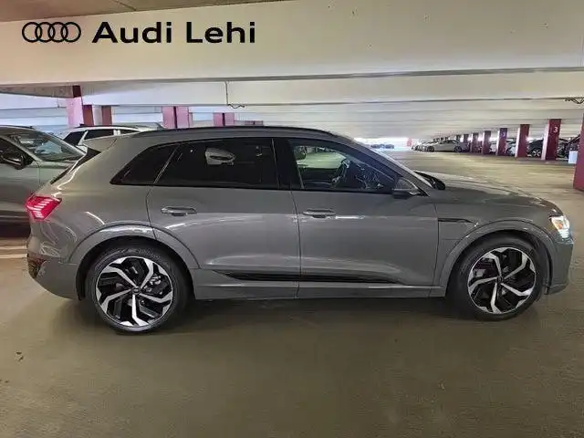 2024 Audi Q8 e-tron 114 kWh Premium Plus quattro 55's photo