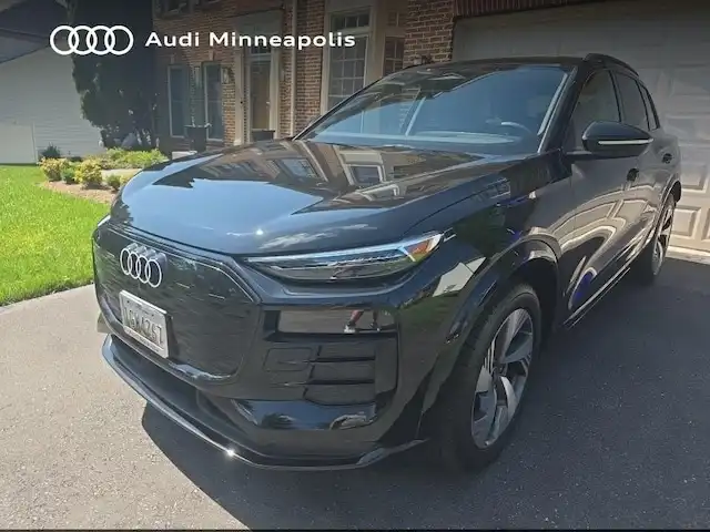 2025 Audi Q6 e-tron Premium Plus quattro's photo