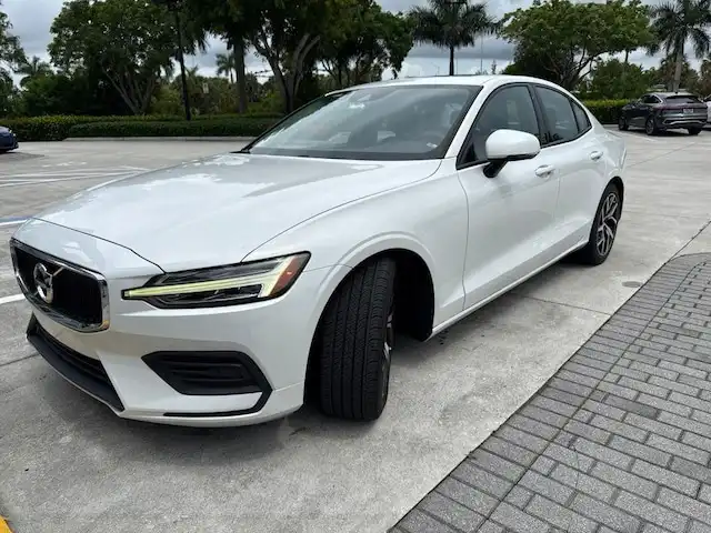 2020 Volvo S60 T5 Momentum's photo
