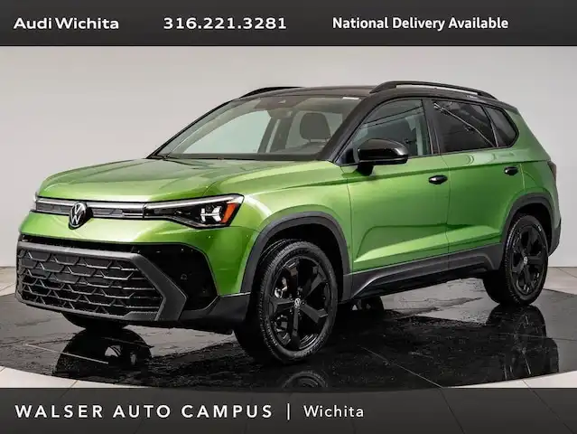 2025 Volkswagen Taos 1.5T SE Black 4Motion's photo