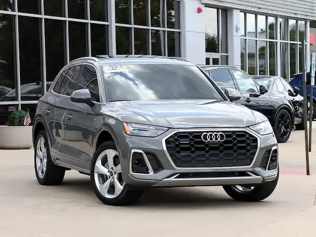 2023 Audi Q5 45 Premium Plus's photo