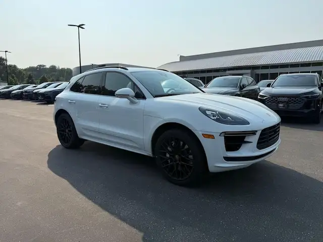 2021 Porsche Macan Turbo's photo