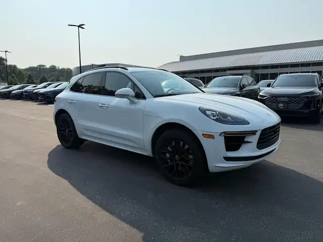 2021 Porsche Macan Turbo's photo