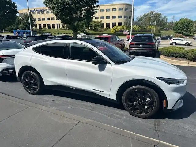 2023 Ford Mustang-Mach-e Premium's photo