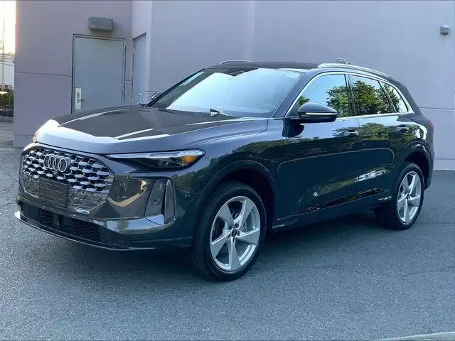 2026 Audi Q5 Premium Plus quattro's photo
