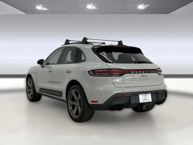 2024 Porsche Macan Base photo 3