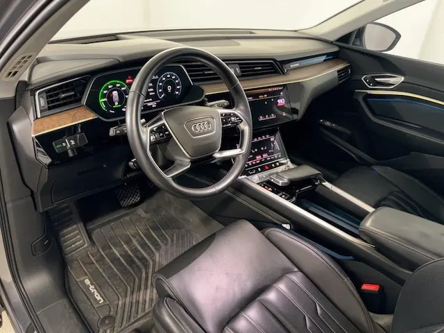 2019 Audi e-tron Prestige photo 4