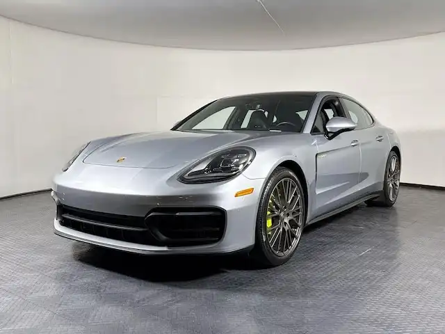 2021 Porsche Panamera 4S E-Hybrid's photo