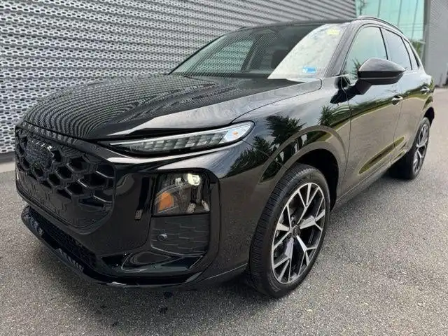 2026 Audi Q3 S line quattro's photo