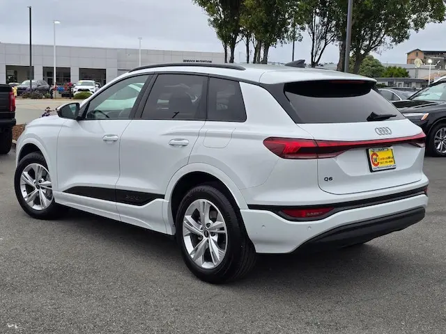 2025 Audi Q6 e-tron Premium photo 3