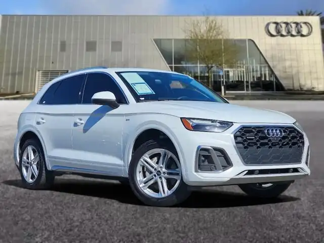 2024 Audi Q5 55 e Premium Plus's photo