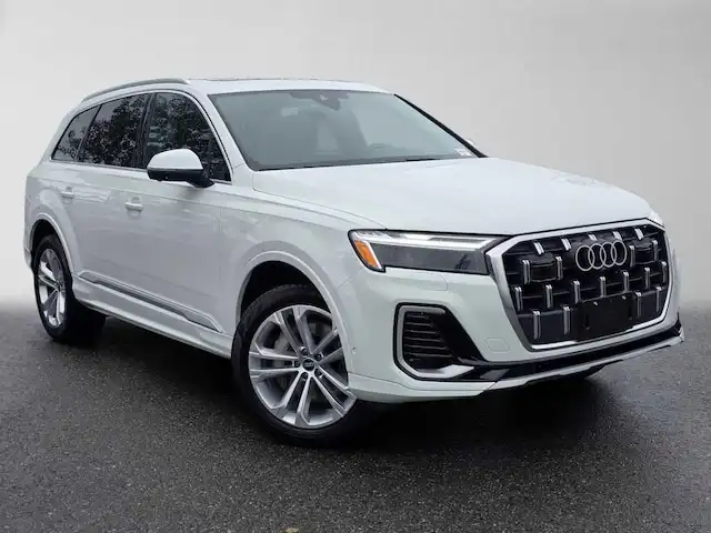 2025 Audi Q7 55 Premium Plus quattro Tiptronic's photo