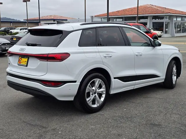 2025 Audi Q6 e-tron Premium photo 4
