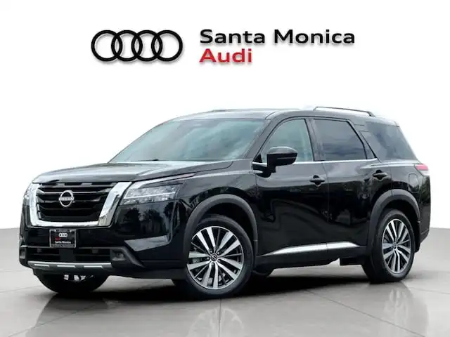 2022 Nissan Pathfinder Platinum 2WD's photo