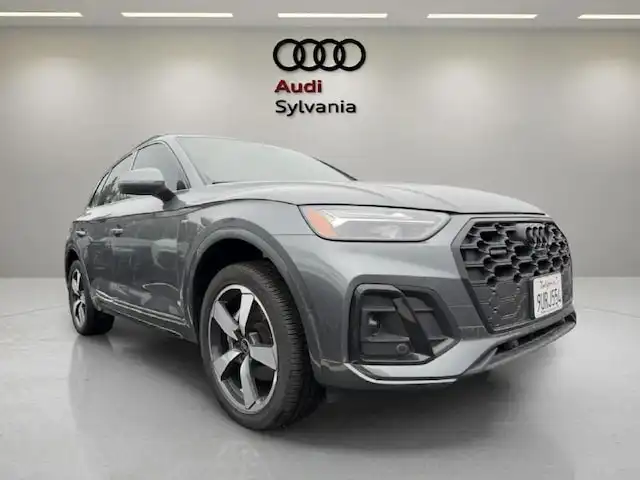 2023 Audi Q5 45 Premium Plus's photo