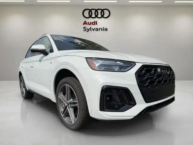 2025 Audi Q5 55 e Premium Plus's photo