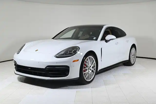 2023 Porsche Panamera 4S's photo