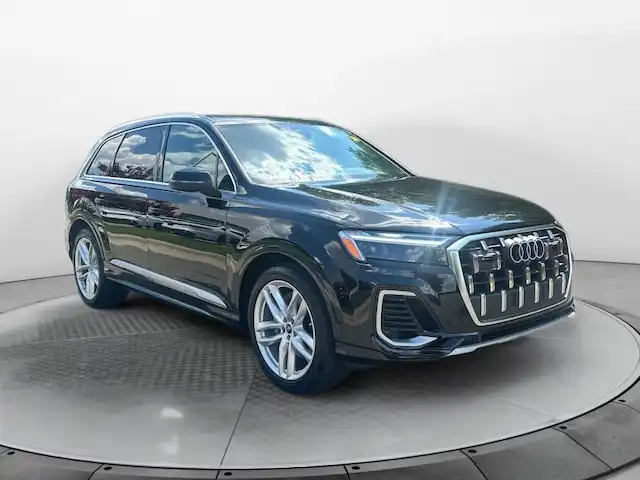 2025 Audi Q7 55 Premium Plus quattro Tiptronic's photo