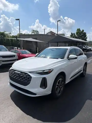 2025 Audi Q5 40 Premium's photo