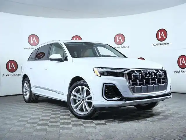 2025 Audi Q7 55 Premium Plus quattro Tiptronic's photo