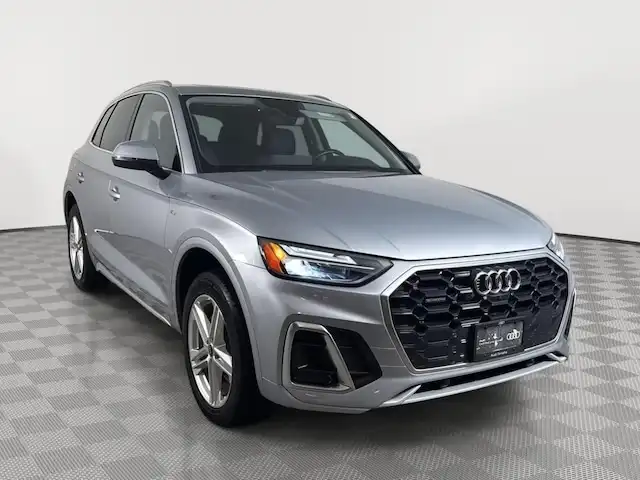 2022 Audi Q5 55 e Premium Plus's photo