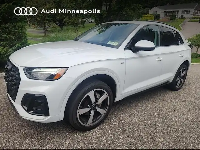 2023 Audi Q5 45 Premium Plus's photo