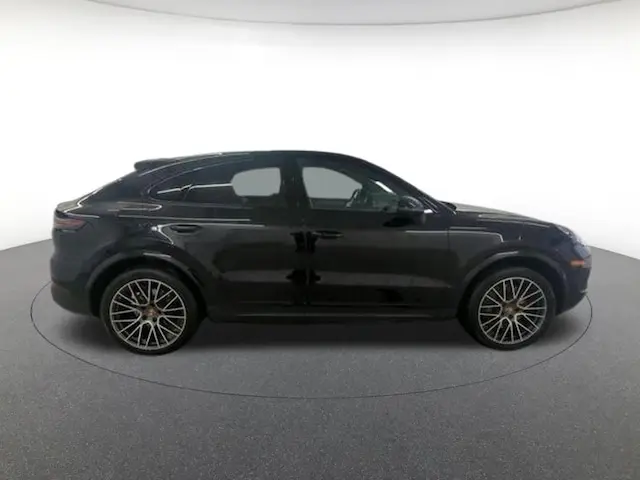 2023 Porsche Cayenne Platinum Edition photo 4