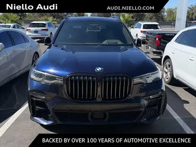 2021 BMW X7 M50i's photo