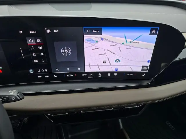 2025 Audi Q6 e-tron Premium photo 5