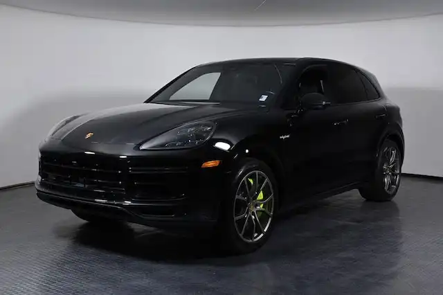 2022 Porsche Cayenne Turbo S E-Hybrid's photo