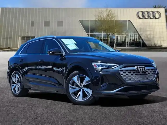 2024 Audi Q8 e-tron 114 kWh Premium Plus quattro 55's photo