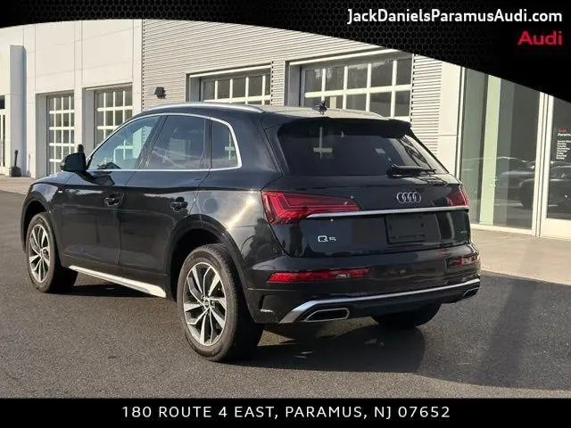 2023 Audi Q5 45 Premium Plus photo 4