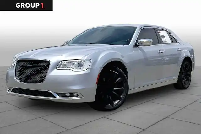 2020 Chrysler 300 Limited's photo