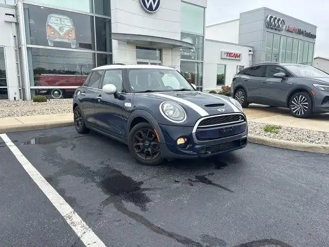 2015 MINI Cooper S 4 Door's photo
