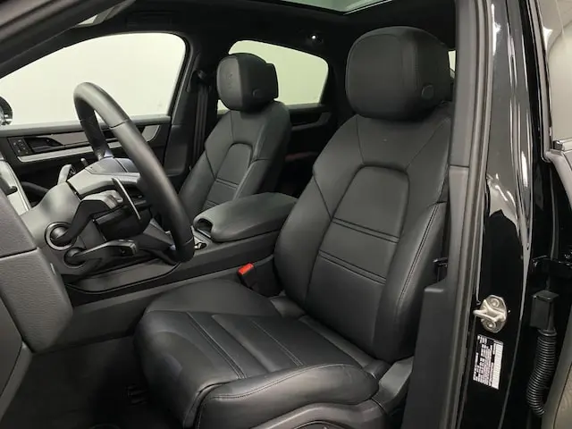 2026 Porsche Cayenne Base photo 5