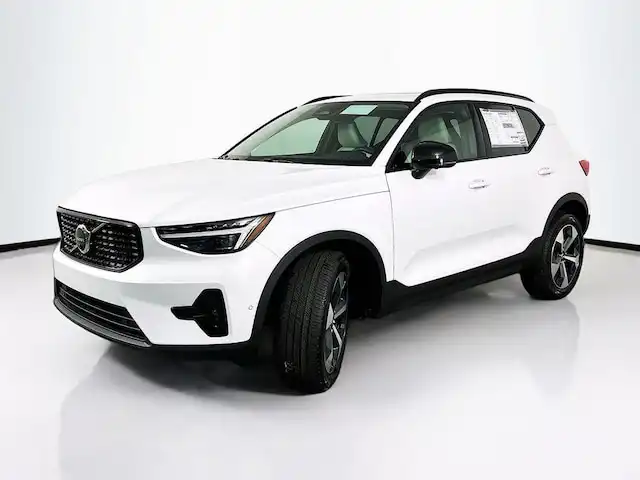 2026 Volvo XC40 B5 Plus Dark AWD's photo