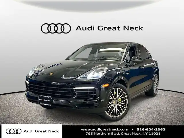 2023 Porsche Cayenne Platinum Edition E-Hybrid's photo