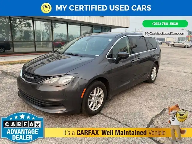 2020 Chrysler Voyager LX's photo