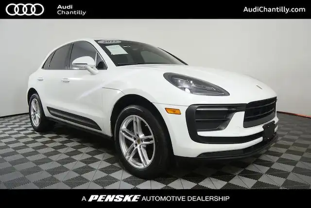 2022 Porsche Macan Base's photo
