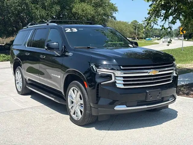 2023 Chevrolet Suburban 4WD 1500 High Country's photo