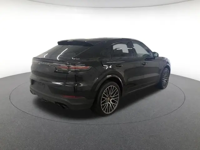 2023 Porsche Cayenne Platinum Edition photo 5