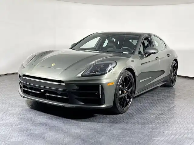 2026 Porsche Panamera 4's photo
