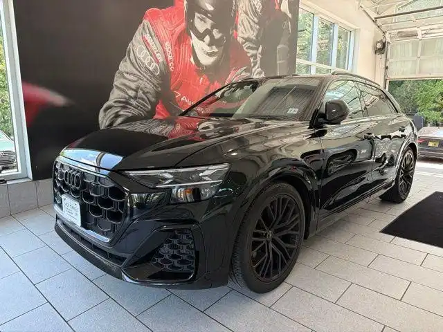 2025 Audi SQ8 Prestige quattro's photo