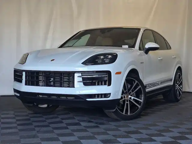 2025 Porsche Cayenne E-Hybrid's photo
